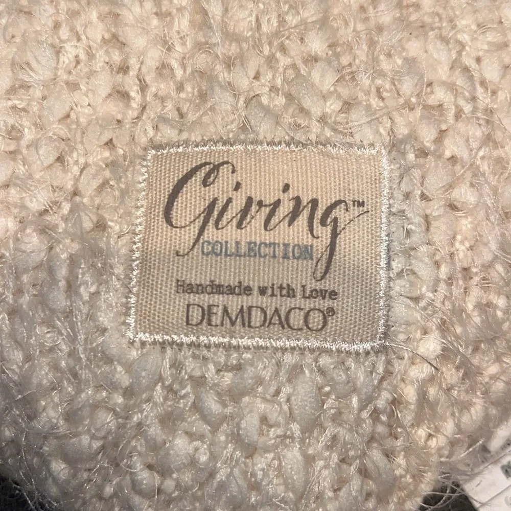 Like new Giving Heart Pillow, Cream
